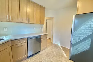 264-15 Langston Ave, Glen Oaks, NY 11004 - Photo 6