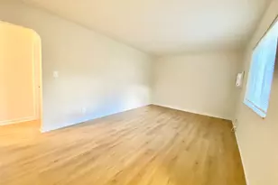 264-15 Langston Ave, Glen Oaks, NY 11004 - Photo 24