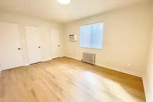 264-15 Langston Ave, Glen Oaks, NY 11004 - Photo 18