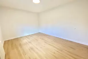 264-15 Langston Ave, Glen Oaks, NY 11004 - Photo 20