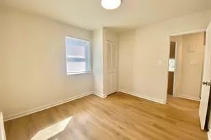 264-15 Langston Ave, Glen Oaks, NY 11004 - Photo 8