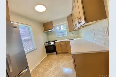 264-15 Langston Avenue #1st FL, Glen Oaks, NY 11004 - Photo 4