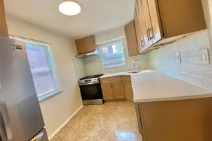 264-15 Langston Ave, Glen Oaks, NY 11004 - Photo 4