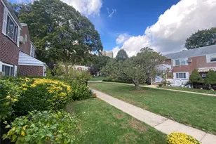 264-15 Langston Ave, Glen Oaks, NY 11004 - Photo 30