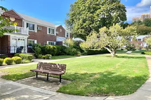 264-15 Langston Ave, Glen Oaks, NY 11004 - Photo 26