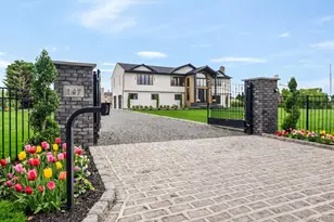 147 W Bayberry Rd, Islip, NY 11751 - Photo 2