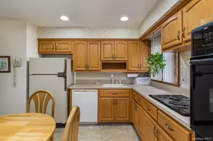 3019 Post Ave, Wantagh, NY 11793 - Photo 6