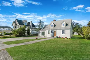 404 Vanderbilt Blvd, Oakdale, NY 11769 - Photo 2