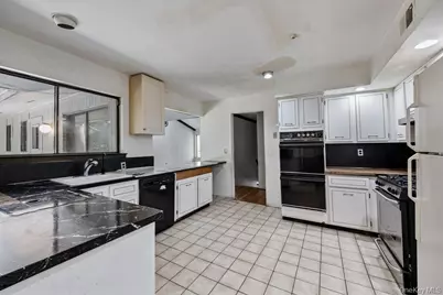 16 Wagon Wheel Drive, New City, NY 10956 - Photo 8