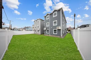 69-50 Hessler Ave, Arverne, NY 11692 - Photo 18
