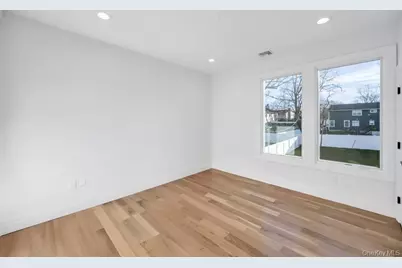 51 Stephen Drive, Plainview, NY 11803 - Photo 18