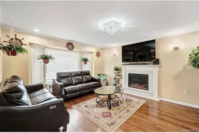 1 Wayland Road, Plainview, NY 11803 - Photo 8