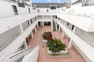 21 Canterbury, Great Neck, NY 11021 - Photo 2