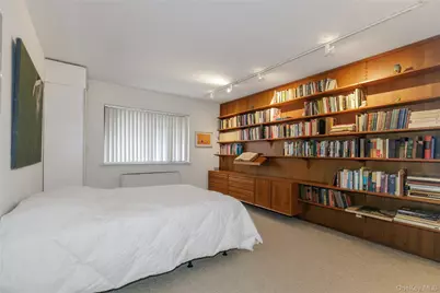 21 Canterbury #17, Great Neck, NY 11021 - Photo 16