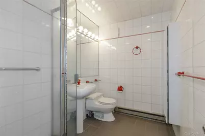 21 Canterbury #17, Great Neck, NY 11021 - Photo 12