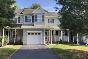 141 Pinebrook Dr, Hyde Park, NY 12538 - Photo 2