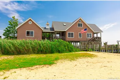 49 Bayview Avenue W, Lindenhurst, NY 11757 - Photo 1