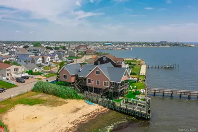 49 Bayview Avenue W, Lindenhurst, NY 11757 - Photo 16