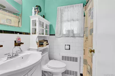 1073 Thomas Avenue, Baldwin, NY 11510 - Photo 18