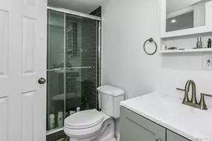 4 W 11th St, Huntington Station, NY 11746 - Photo 18