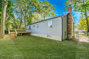 45 Arrowhead Dr, Shirley, NY 11967 - Photo 32