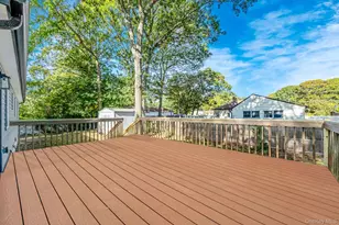 45 Arrowhead Dr, Shirley, NY 11967 - Photo 28