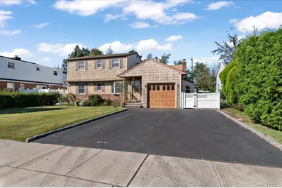 3 Surrey Lane, Bethpage, NY 11714 - Photo 2