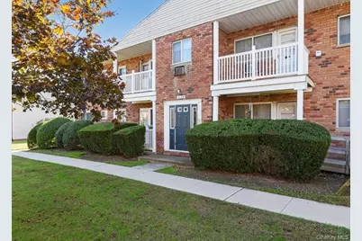 71 Adams Road #E 2A, Central Islip, NY 11722 - Photo 4