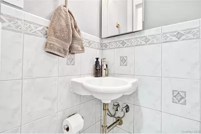 280 Throggs Neck Boulevard, Bronx, NY 10465 - Photo 6