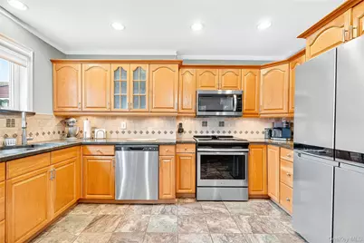 280 Throggs Neck Boulevard, Bronx, NY 10465 - Photo 14
