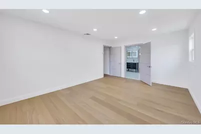 94 Jeffery Lane, Oceanside, NY 11572 - Photo 42