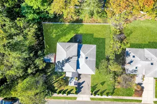 300 Ellen Pl, Jericho, NY 11753 - Photo 6