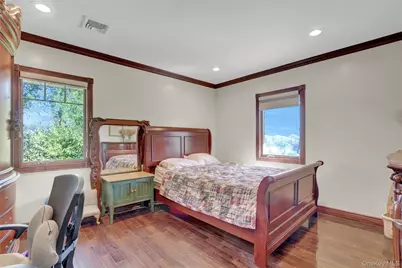 300 Ellen Place, Jericho, NY 11753 - Photo 14
