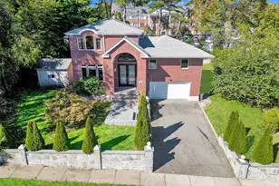 300 Ellen Pl, Jericho, NY 11753 - Photo 2