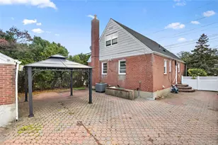 700 Covert Ave, New Hyde Park, NY 11040 - Photo 4