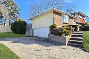 52 Lolly Ln W, Centereach, NY 11720 - Photo 2