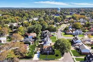 2 Ash Pl, New Hyde Park, NY 11040 - Photo 6