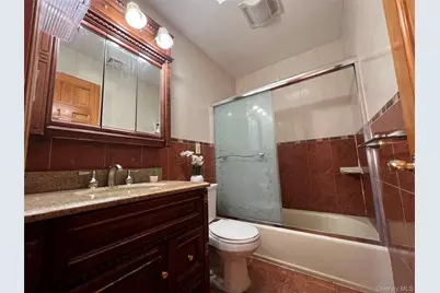 7611 270th Street, New Hyde Park, NY 11040 - Photo 20