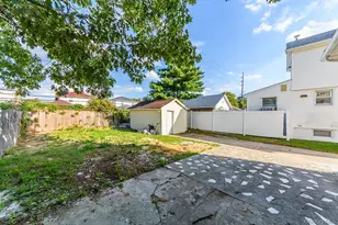 129 Cochran Pl, Valley Stream, NY 11581 - Photo 2