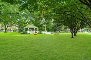 12 Bond St, Great Neck, NY 11021 - Photo 32