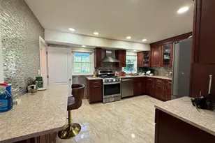 689 Arlington Ave, Baldwin, NY 11510 - Photo 4