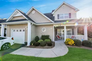 159 Stoneleigh Dr, Riverhead, NY 11901 - Photo 2