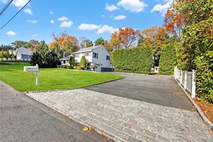 39 Kinsley Grove, Pearl River, NY 10965 - Photo 2