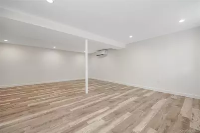 985 Douglas Avenue, Wantagh, NY 11793 - Photo 26