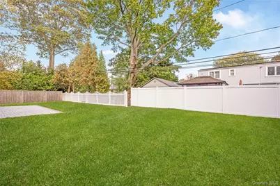985 Douglas Avenue, Wantagh, NY 11793 - Photo 4