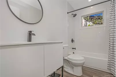 985 Douglas Avenue, Wantagh, NY 11793 - Photo 20