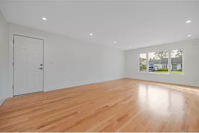 985 Douglas Avenue, Wantagh, NY 11793 - Photo 14