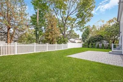 985 Douglas Avenue, Wantagh, NY 11793 - Photo 8