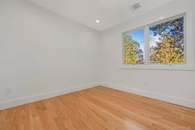 985 Douglas Avenue, Wantagh, NY 11793 - Photo 24