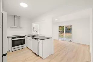 54 Oakwood Blvd, Poughkeepsie, NY 12603 - Photo 8